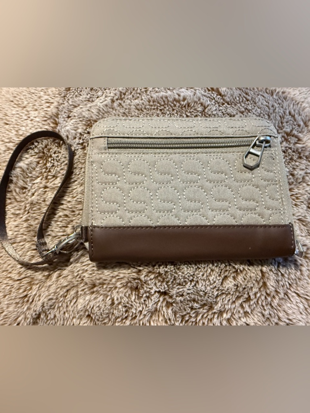 Pacsafe RFID blocking antislash wallet wristlet passport travel organizer - Picture 2 of 14
